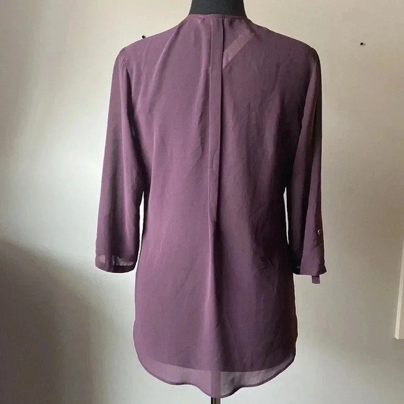 Dagg & Stacey | Hi-Lo V-Neck Blouse - Picture 3 of 7